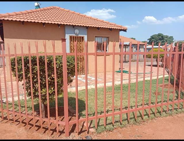 3 BEDROOM HOUSE FOR SALE IN THERESAPARK